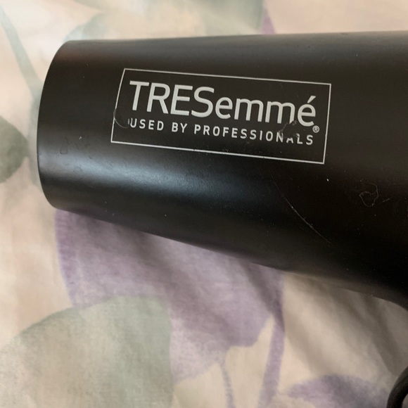 New barely used tresemme hairdryer - Picture 2 of 3